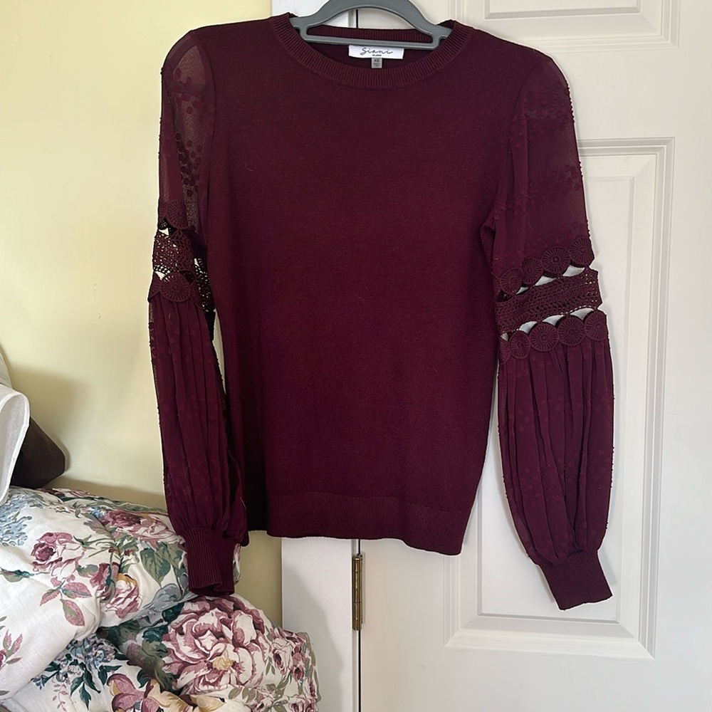 Light sweater shirt. Size XS - Picture 1 of 3